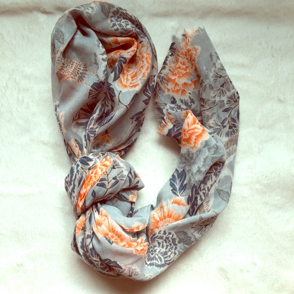 The Limited Accessories - The Limited Scarf!